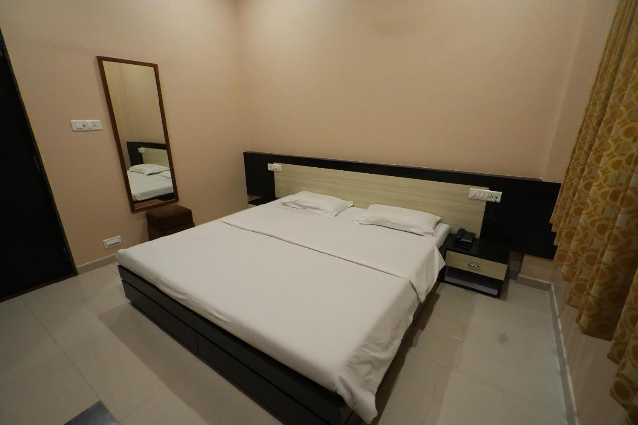 Hotel Ravi Residency Nadiād Eksteriør billede