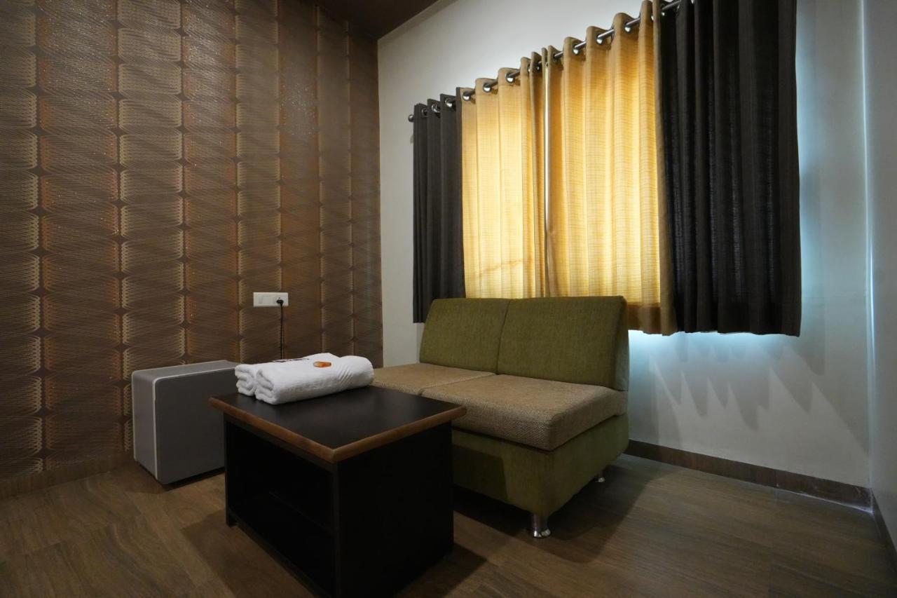Hotel Ravi Residency Nadiād Eksteriør billede