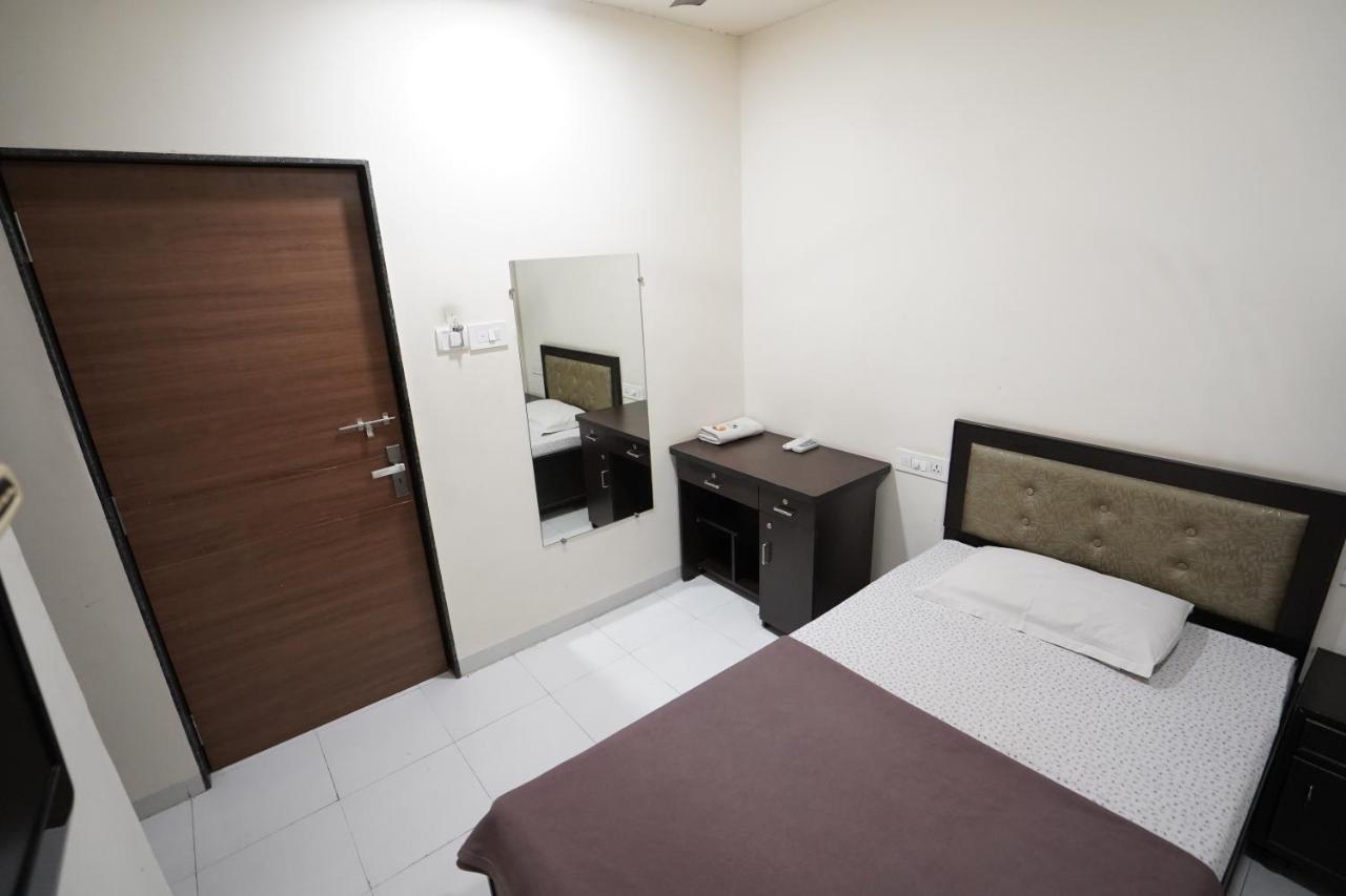 Hotel Ravi Residency Nadiād Eksteriør billede